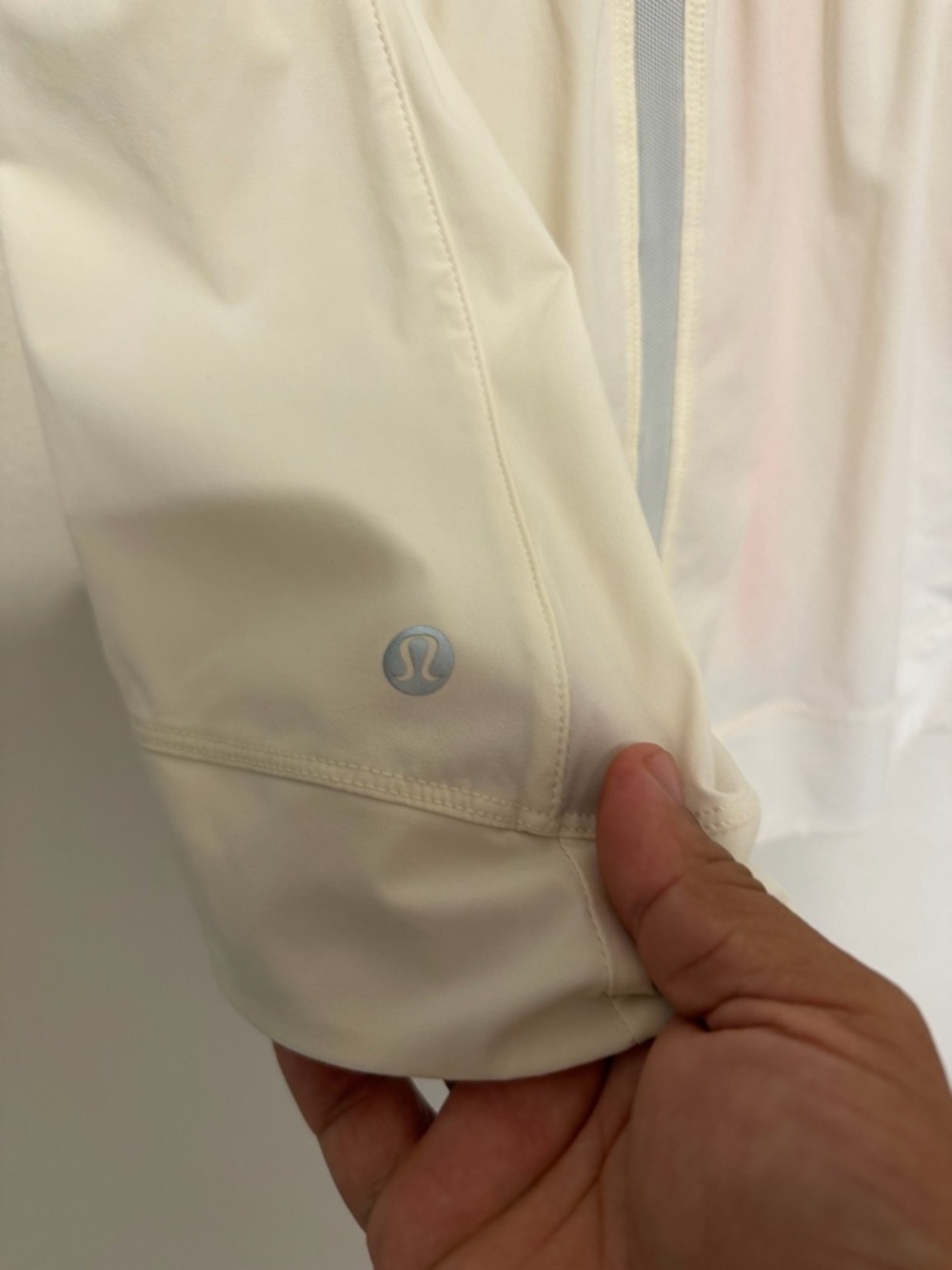 Lululemon - Picture 3 of 4